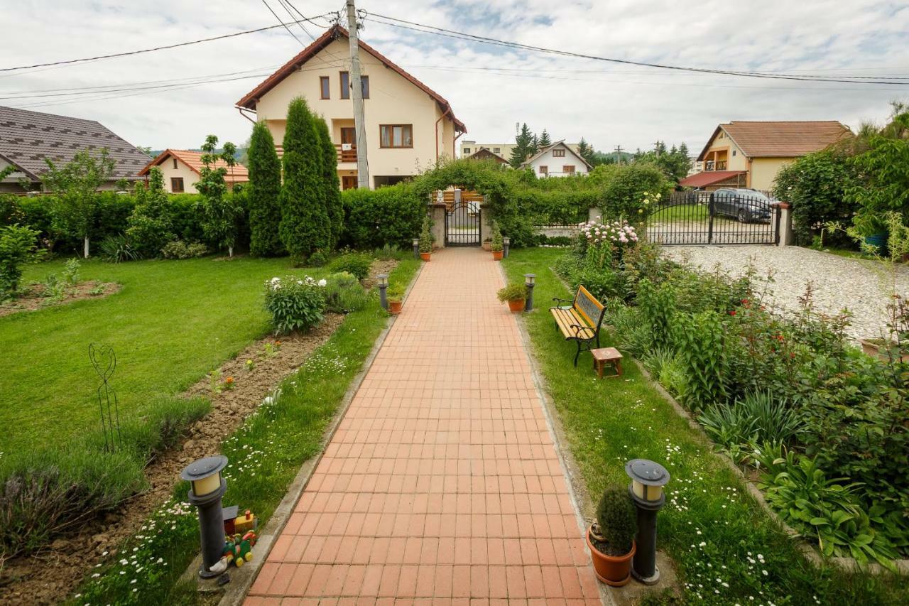 Casa Florilor Otel Curtea de Argeş Dış mekan fotoğraf