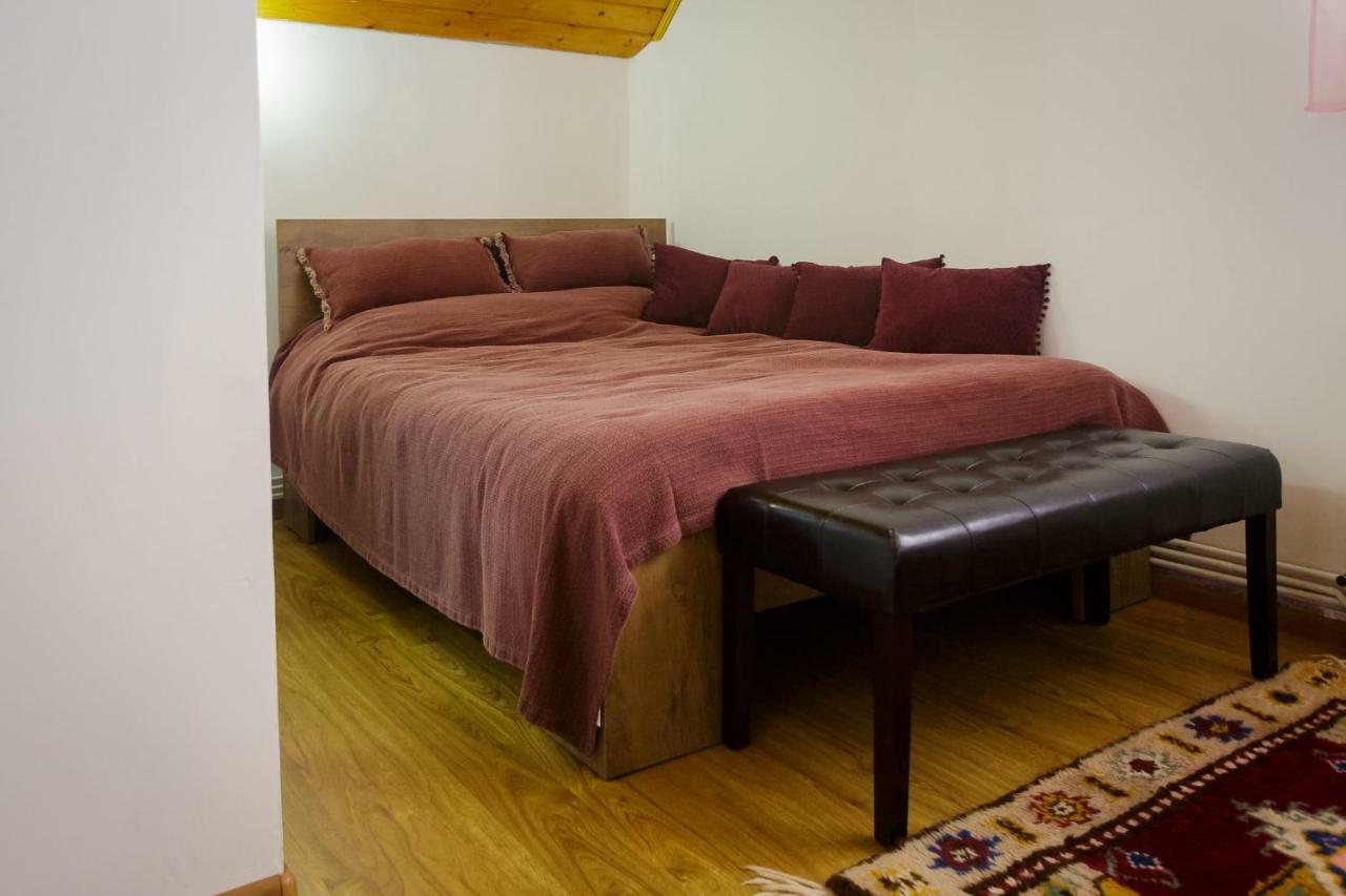 Casa Florilor Otel Curtea de Argeş Dış mekan fotoğraf